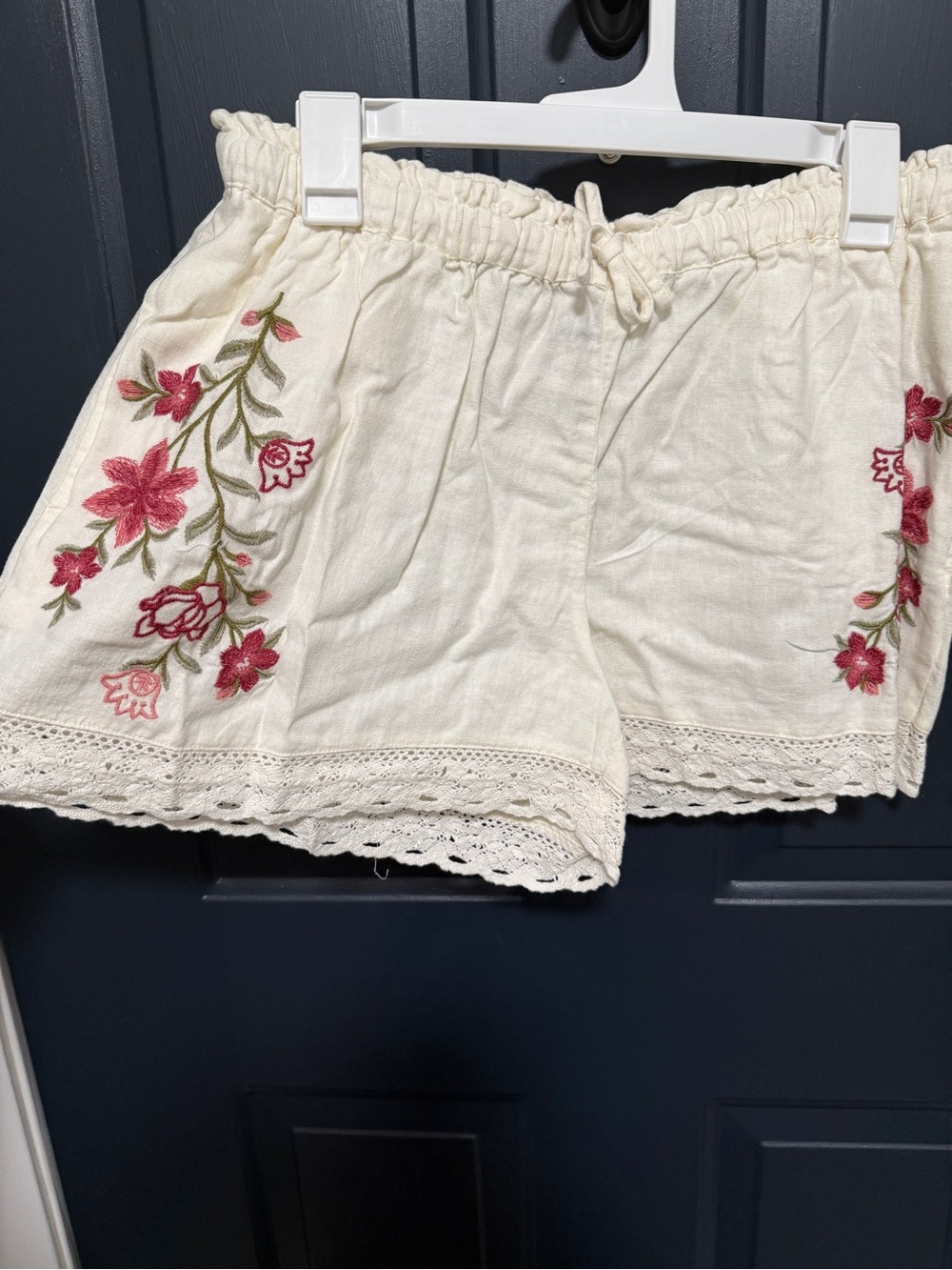 Cream Floral Embroidered Women’s Linen Shorts